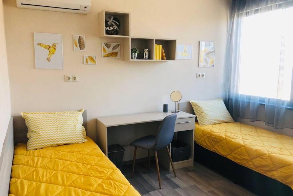 Lovely 3-Bedroom Apartment For 7 Ppl At The Centre Warna Exterior foto