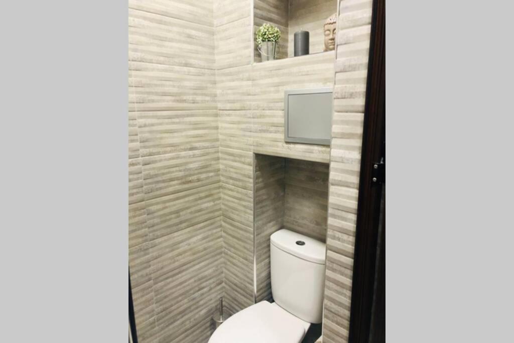 Lovely 3-Bedroom Apartment For 7 Ppl At The Centre Warna Exterior foto