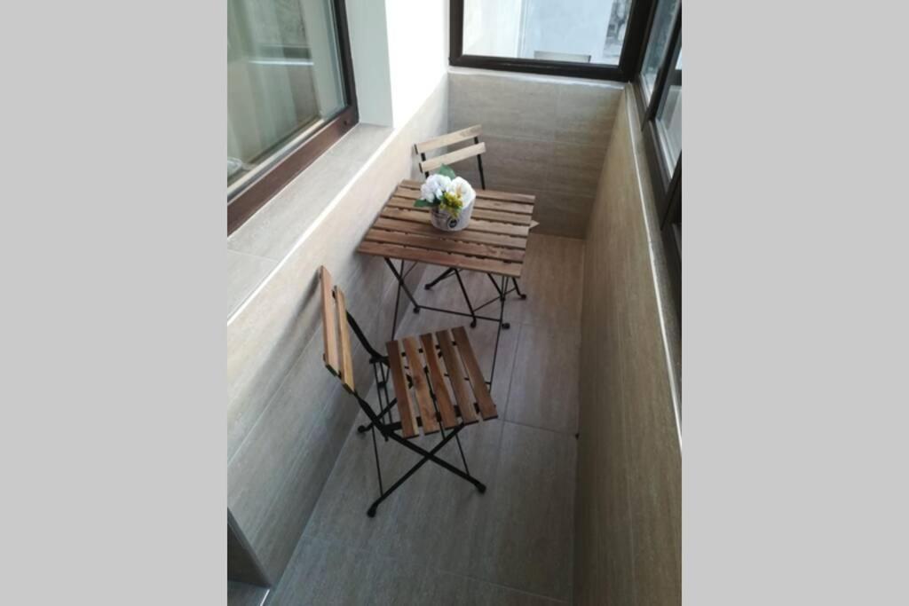 Lovely 3-Bedroom Apartment For 7 Ppl At The Centre Warna Exterior foto