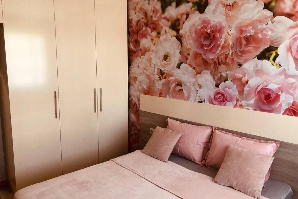 Lovely 3-Bedroom Apartment For 7 Ppl At The Centre Warna Exterior foto