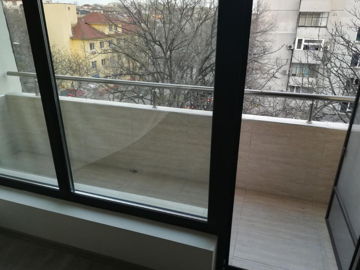 Lovely 3-Bedroom Apartment For 7 Ppl At The Centre Warna Exterior foto